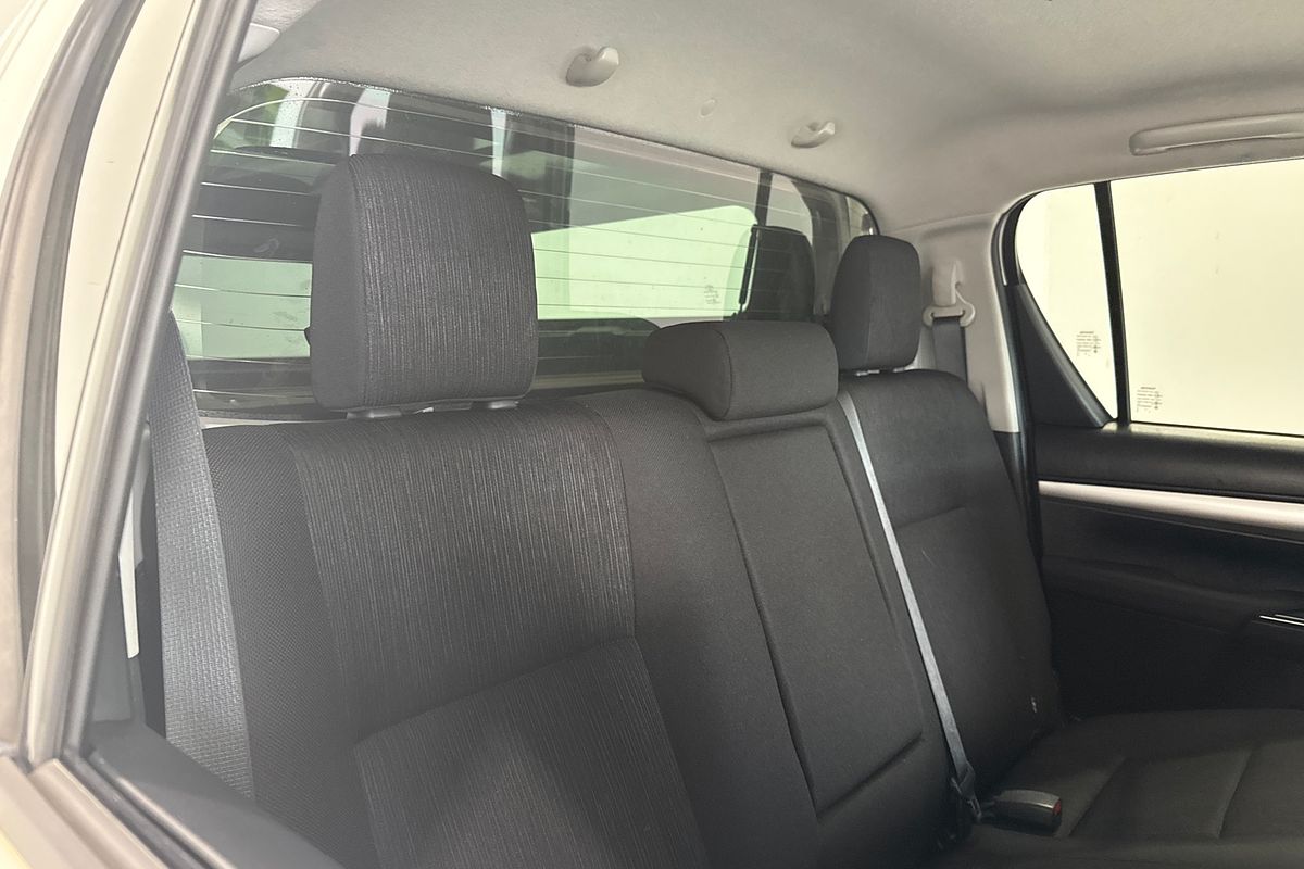 2020 Toyota Hilux SR5 (4x4) GUN126R FACELIFT 4X4