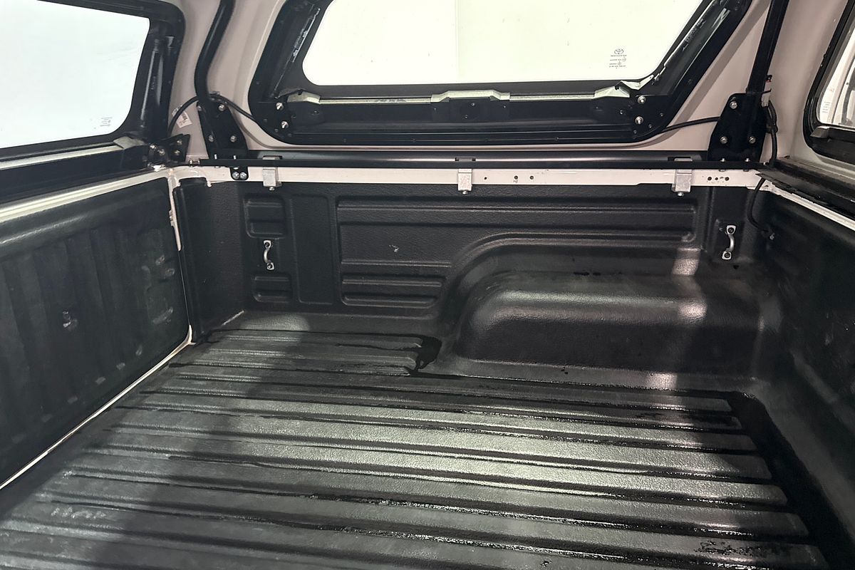 2020 Toyota Hilux SR5 (4x4) GUN126R FACELIFT 4X4