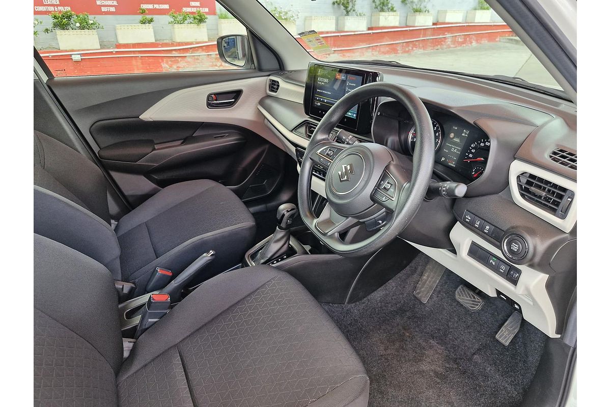 2024 Suzuki Swift Hybrid UZ