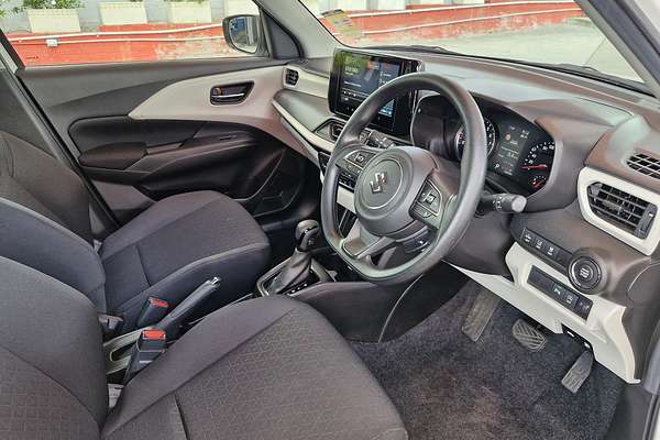 2024 Suzuki Swift Hybrid UZ