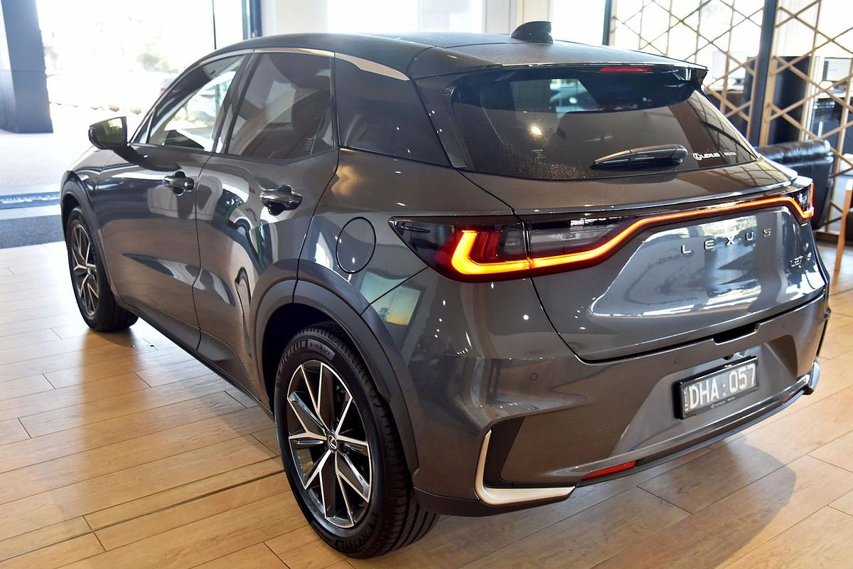 2024 Lexus LBX Luxury MAYH10R