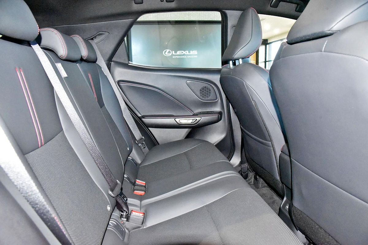 2024 Lexus LBX Luxury MAYH10R