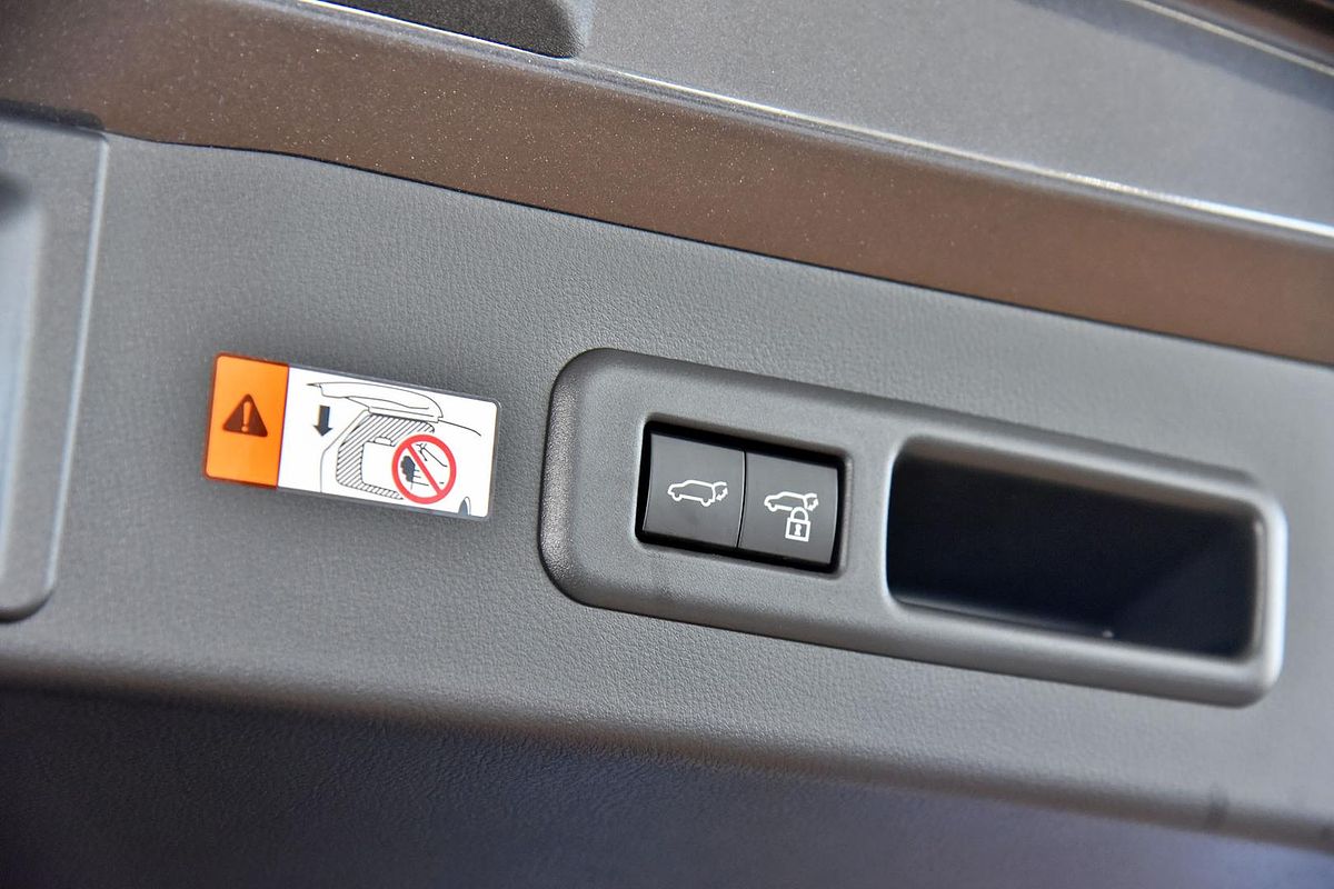 2024 Lexus LBX Luxury MAYH10R