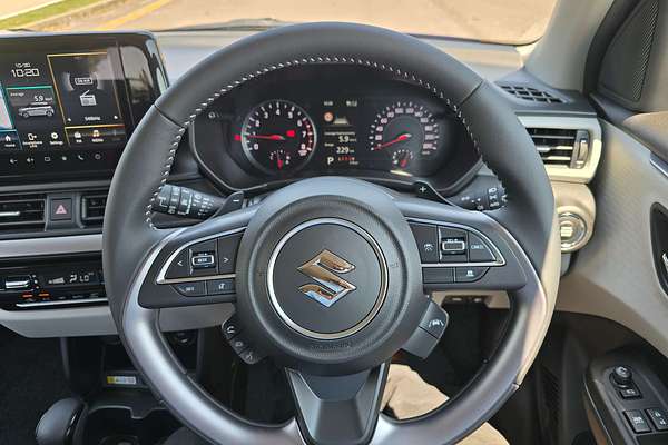 2025 Suzuki Swift Hybrid GLX UZ