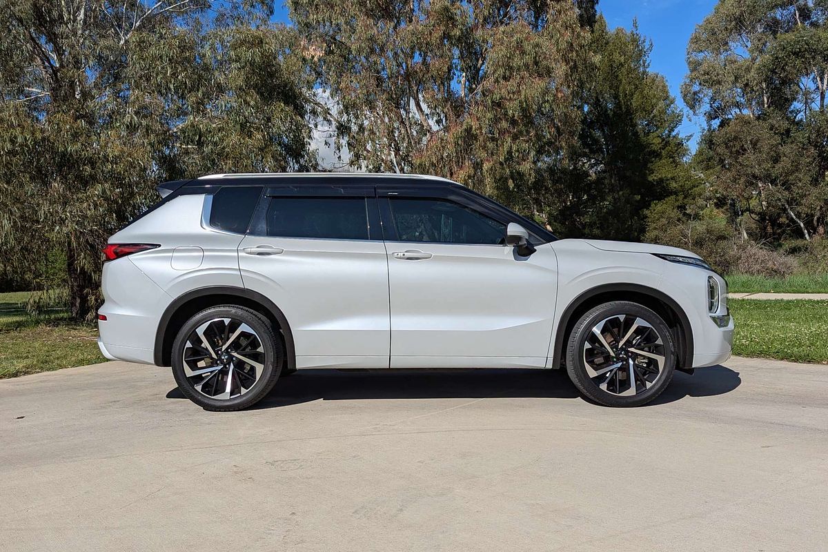 2022 Mitsubishi Outlander Exceed Tourer ZM