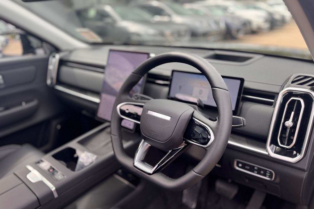 2025 Jaecoo J7 SHS Summit