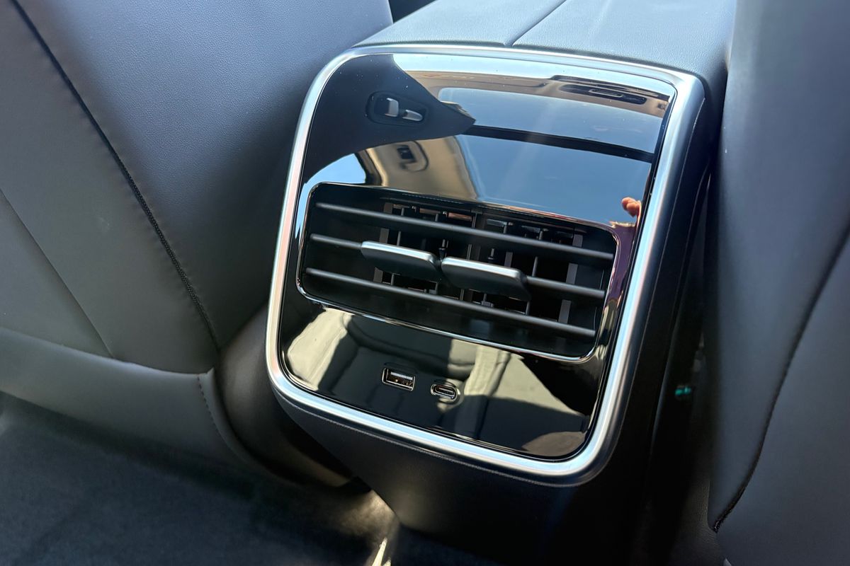 2025 Jaecoo J7 SHS Summit