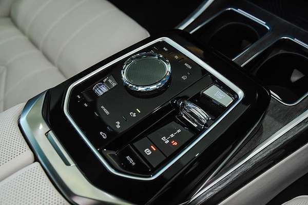 2023 BMW i7 xDrive60 M Sport G70