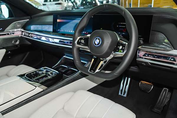 2023 BMW i7 xDrive60 M Sport G70