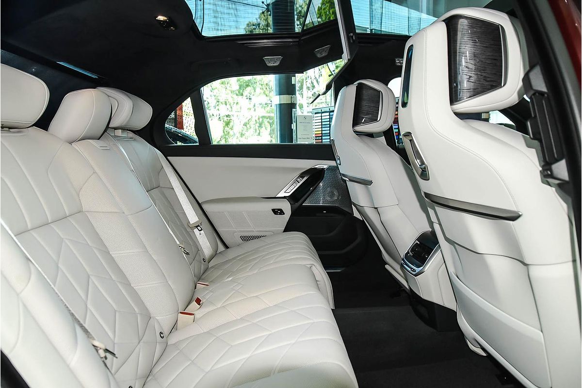 2023 BMW i7 xDrive60 M Sport G70