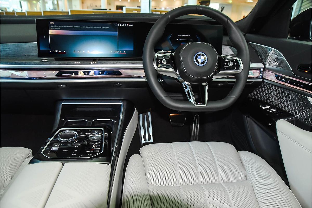 2023 BMW i7 xDrive60 M Sport G70