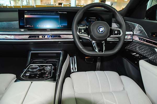 2023 BMW i7 xDrive60 M Sport G70
