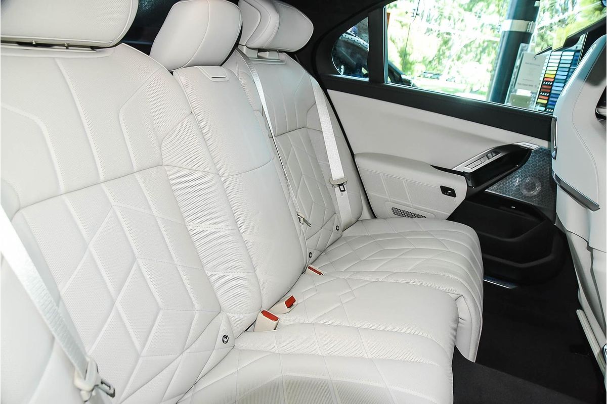 2023 BMW i7 xDrive60 M Sport G70