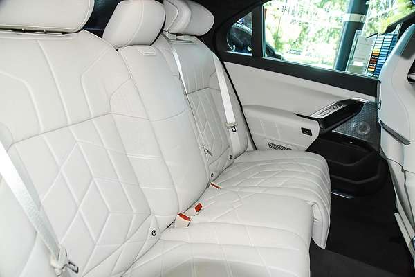 2023 BMW i7 xDrive60 M Sport G70