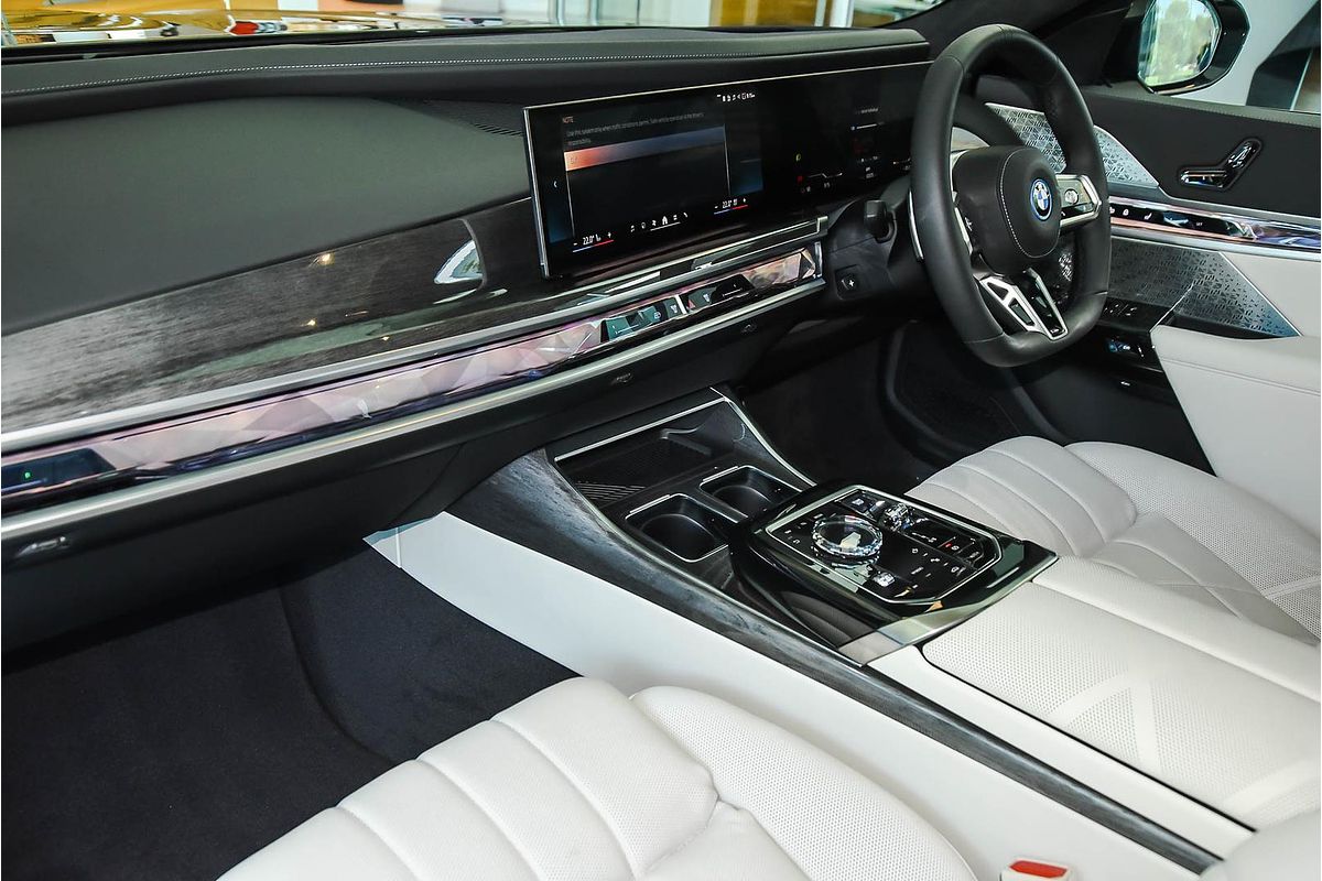 2023 BMW i7 xDrive60 M Sport G70