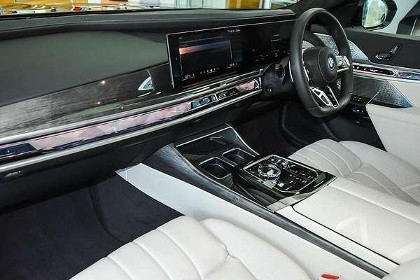 2023 BMW i7 xDrive60 M Sport G70