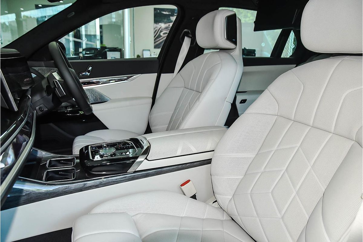 2023 BMW i7 xDrive60 M Sport G70