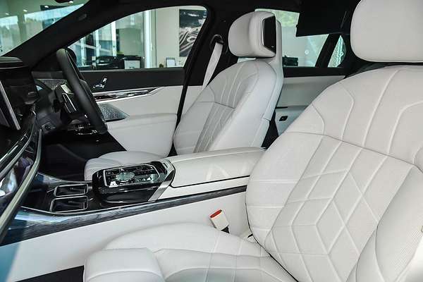 2023 BMW i7 xDrive60 M Sport G70