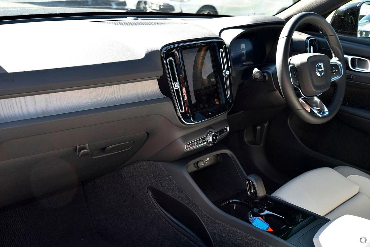 2025 Volvo EX40 Ultra Single Motor Extended Range