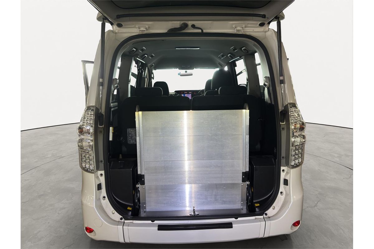 2010 Toyota Noah Si Slope Welcab