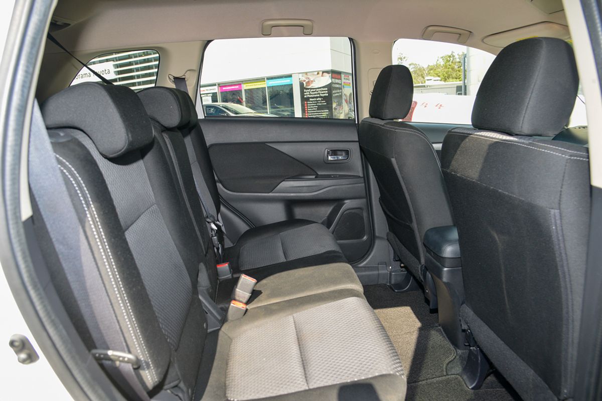 2017 Mitsubishi Outlander LS Safety Pack ZK