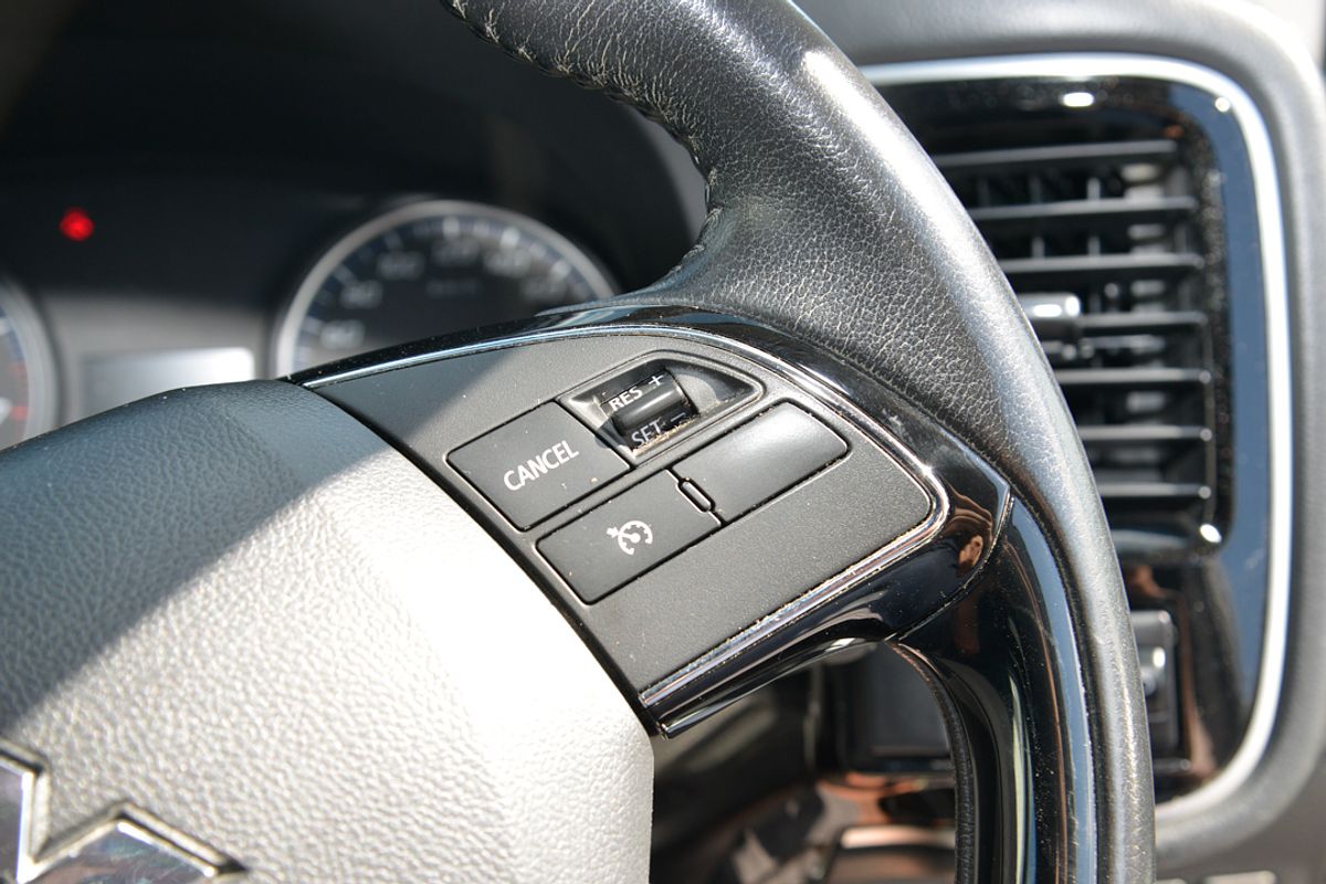 2017 Mitsubishi Outlander LS Safety Pack ZK