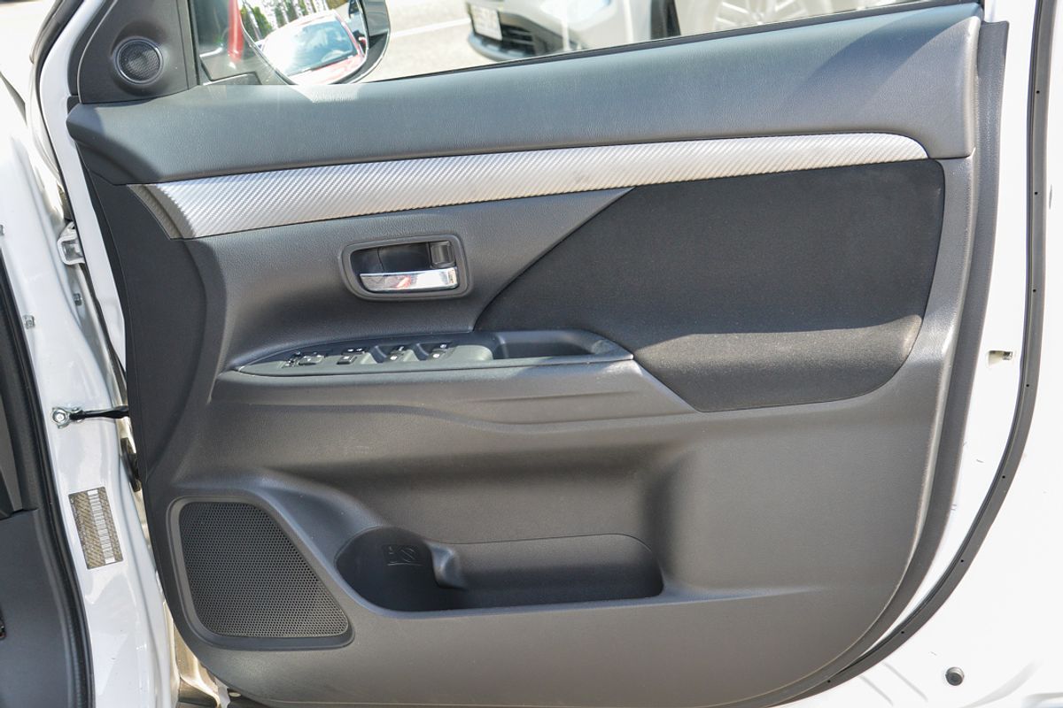 2017 Mitsubishi Outlander LS Safety Pack ZK