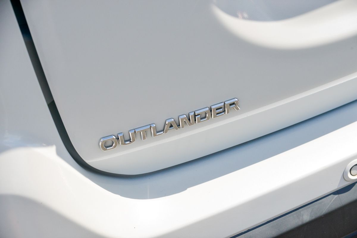 2017 Mitsubishi Outlander LS Safety Pack ZK