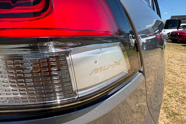 2021 Isuzu MU-X LS-T