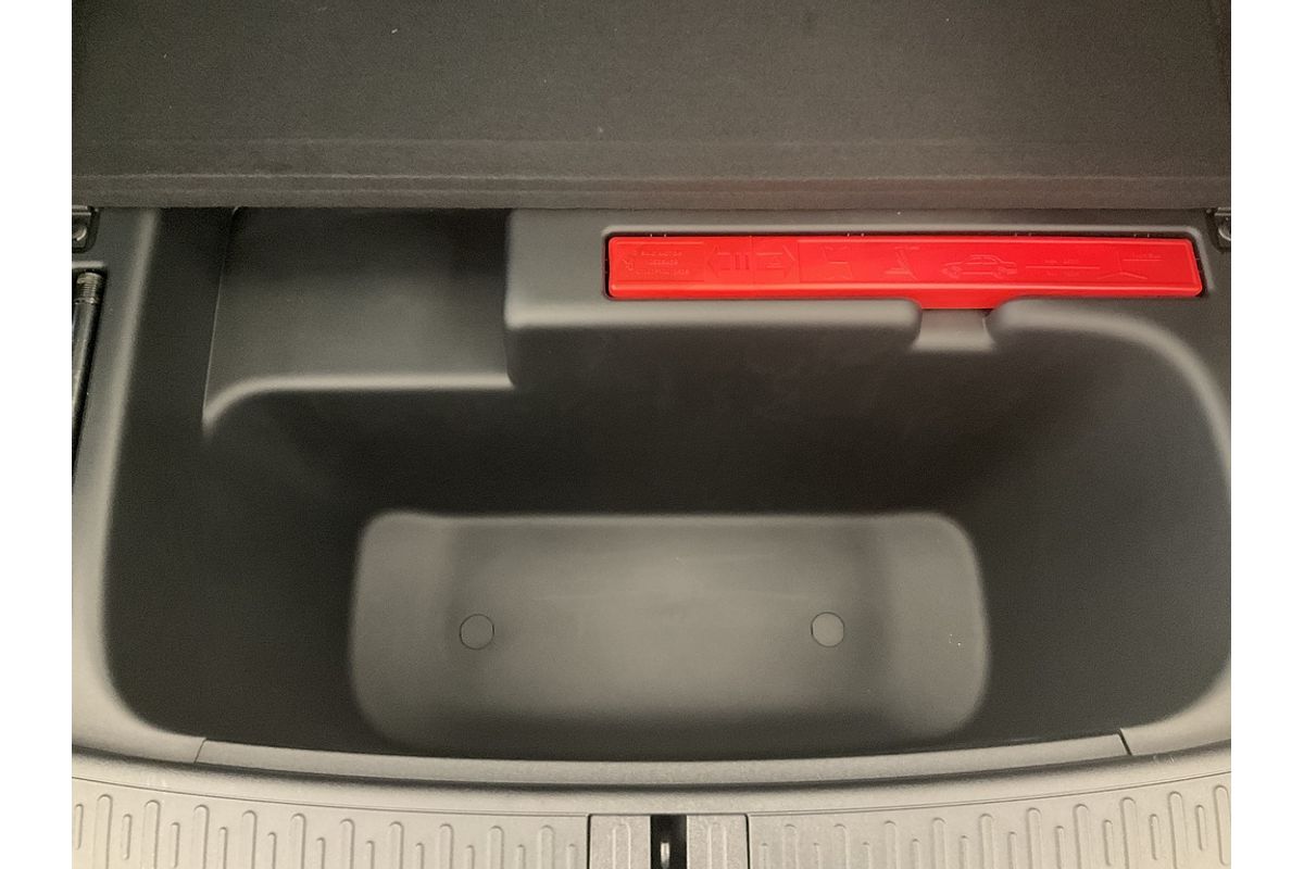 2025 MG IM6 Platinum S12L