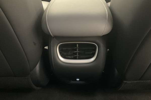 2025 MG IM6 Platinum S12L