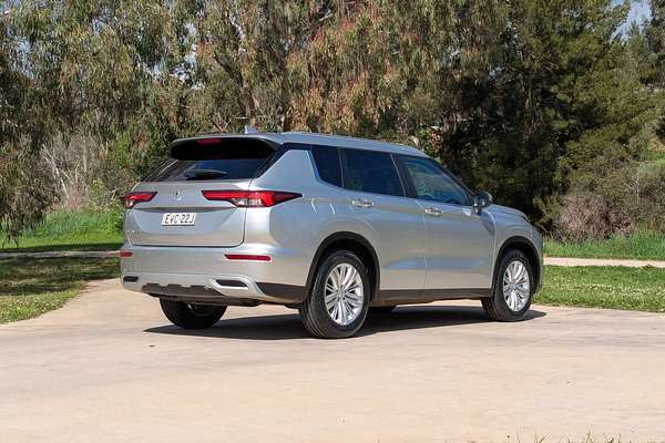 2022 Mitsubishi Outlander LS ZM