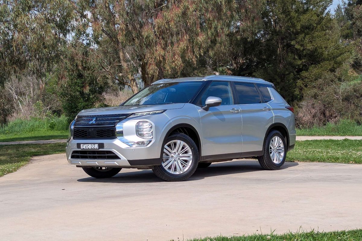 2022 Mitsubishi Outlander LS ZM