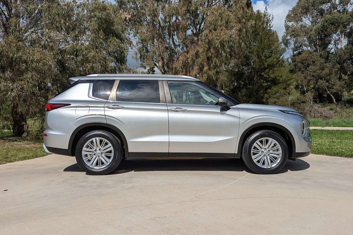 2022 Mitsubishi Outlander LS ZM