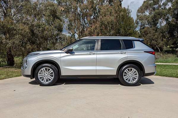 2022 Mitsubishi Outlander LS ZM