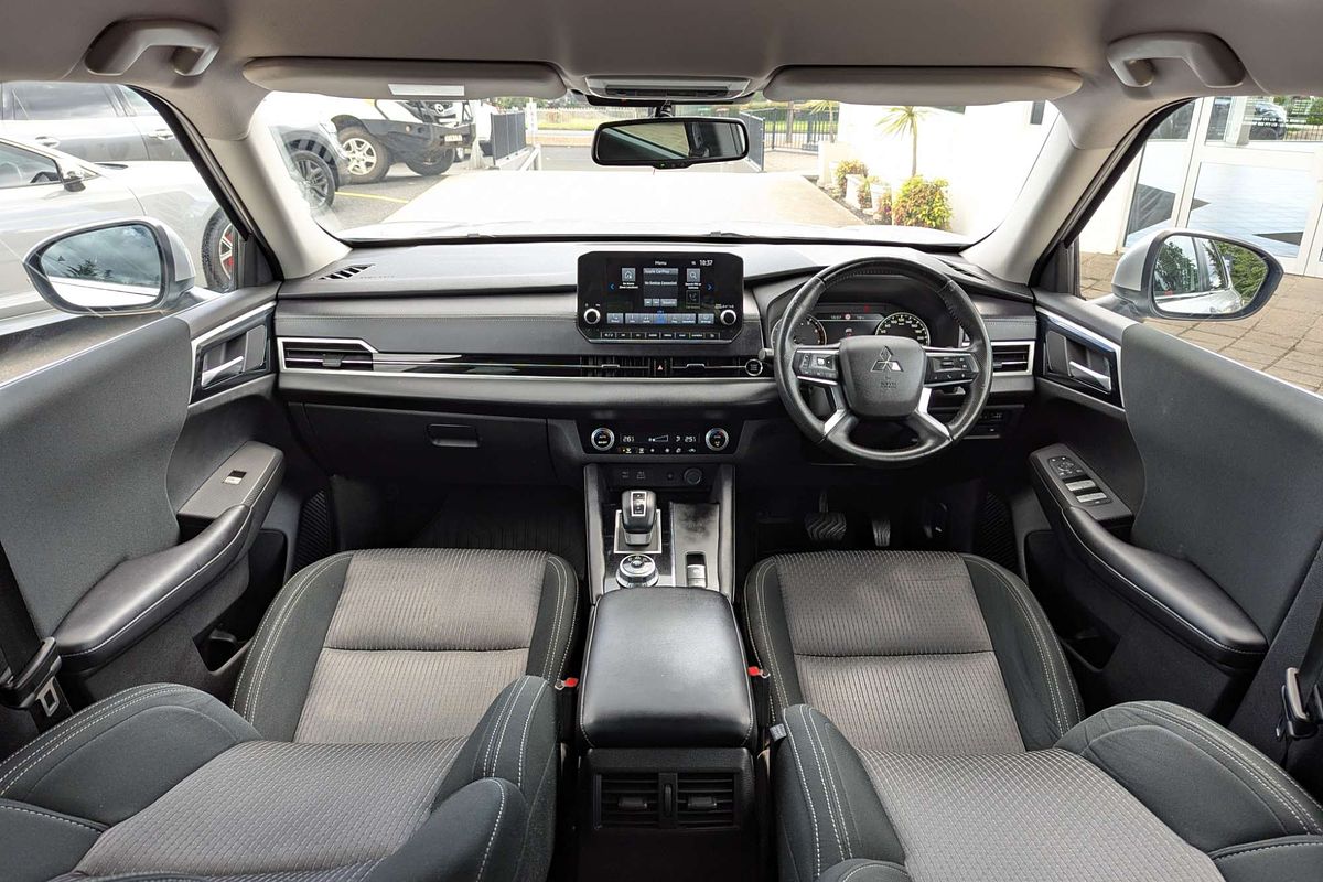 2022 Mitsubishi Outlander LS ZM