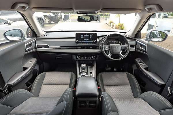 2022 Mitsubishi Outlander LS ZM