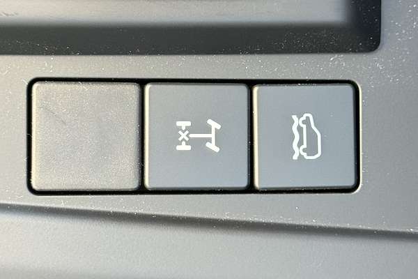 2025 Isuzu D-MAX SX 4X4