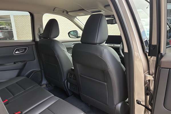 2025 Nissan X-TRAIL ST-L T33