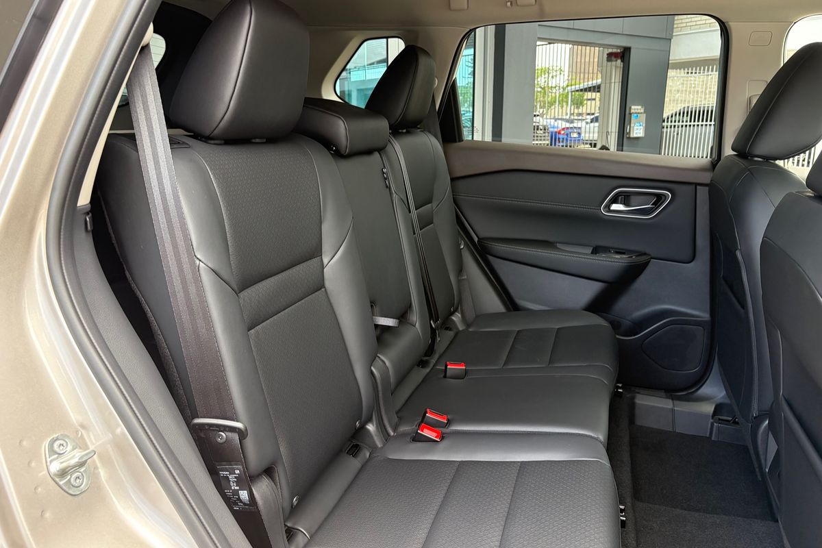 2025 Nissan X-TRAIL ST-L T33