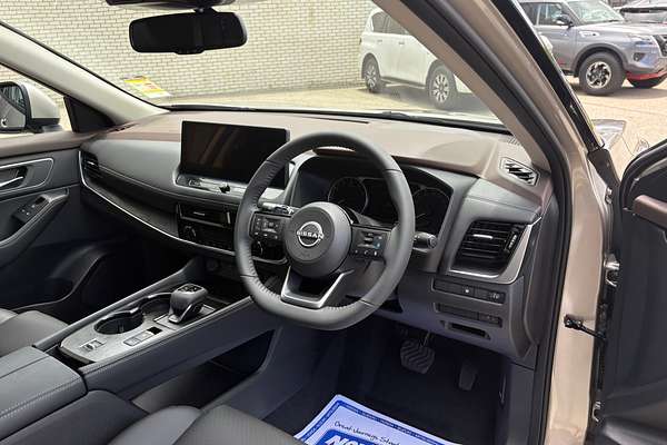 2025 Nissan X-TRAIL ST-L T33
