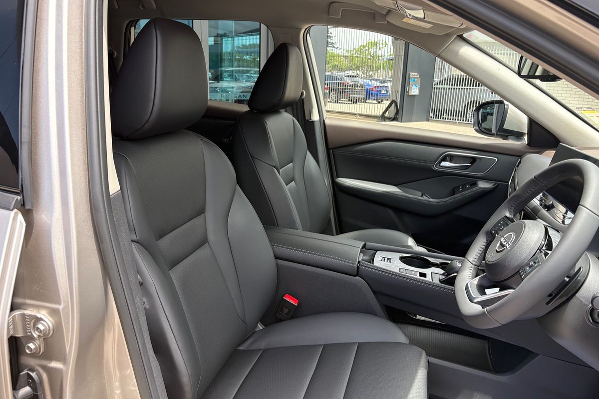 2025 Nissan X-TRAIL ST-L T33