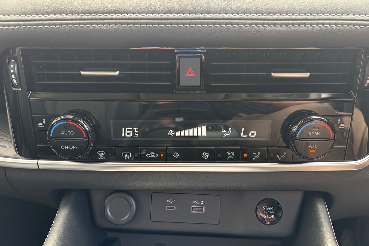 2025 Nissan X-TRAIL ST-L T33