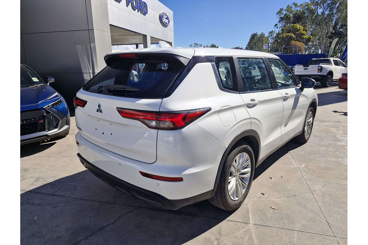 2024 Mitsubishi Outlander ES ZM