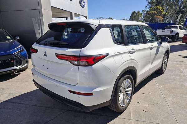 2024 Mitsubishi Outlander ES ZM