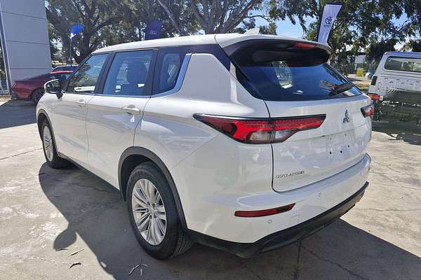 2024 Mitsubishi Outlander ES ZM