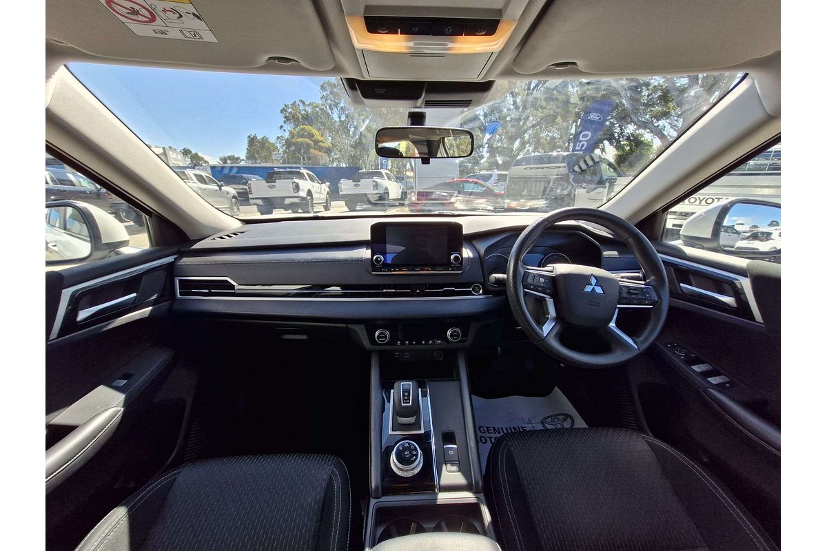 2024 Mitsubishi Outlander ES ZM