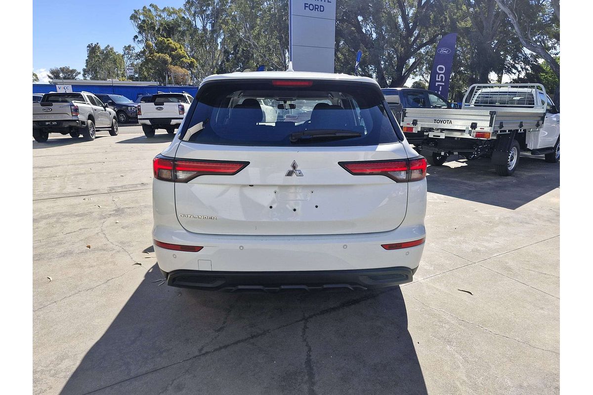 2024 Mitsubishi Outlander ES ZM