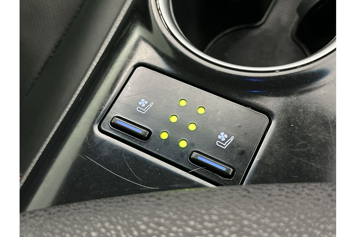 2018 Toyota Camry SL GSV70R