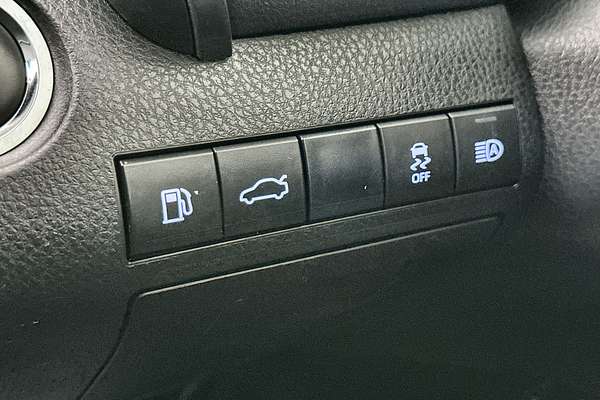 2018 Toyota Camry SL GSV70R